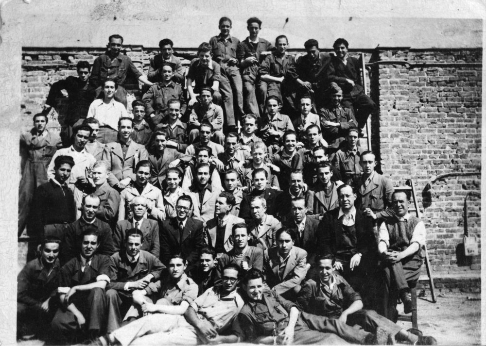 PHOTOGRAPHIC REPORT : SCHOOL OF SPLICERS OF THE NATIONAL TELEPHONE COMPANY OF SPAIN IN MADRID, PROMOTION OF THE YEAR 1943