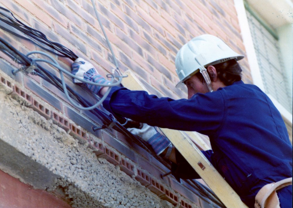 SEGURIDAD E HIGIENE EN EL TRABAJO : ESCALERAS Y FACHADAS