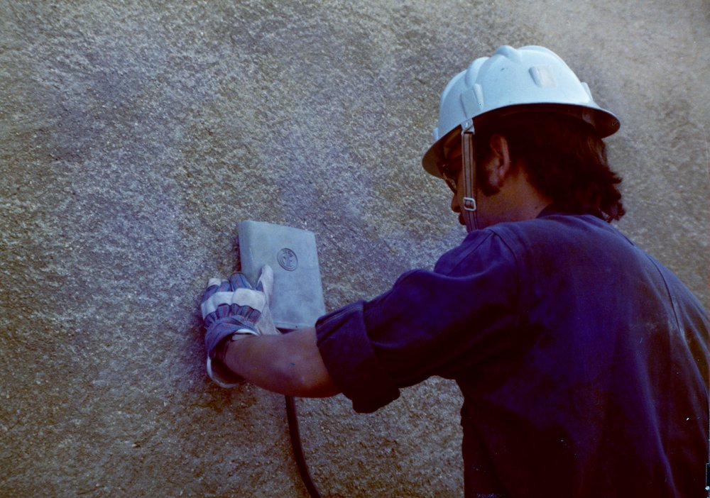 HEALTH AND SAFETY AT WORK : STAIRWAYS AND FACADES