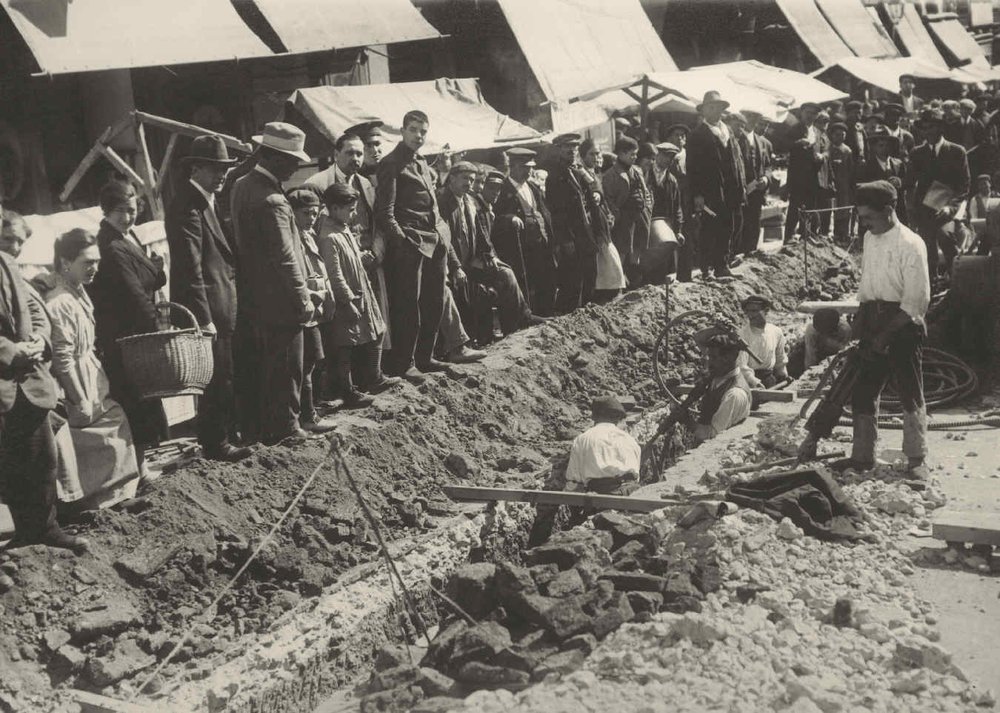 Drilling machine in the San Antón Market.