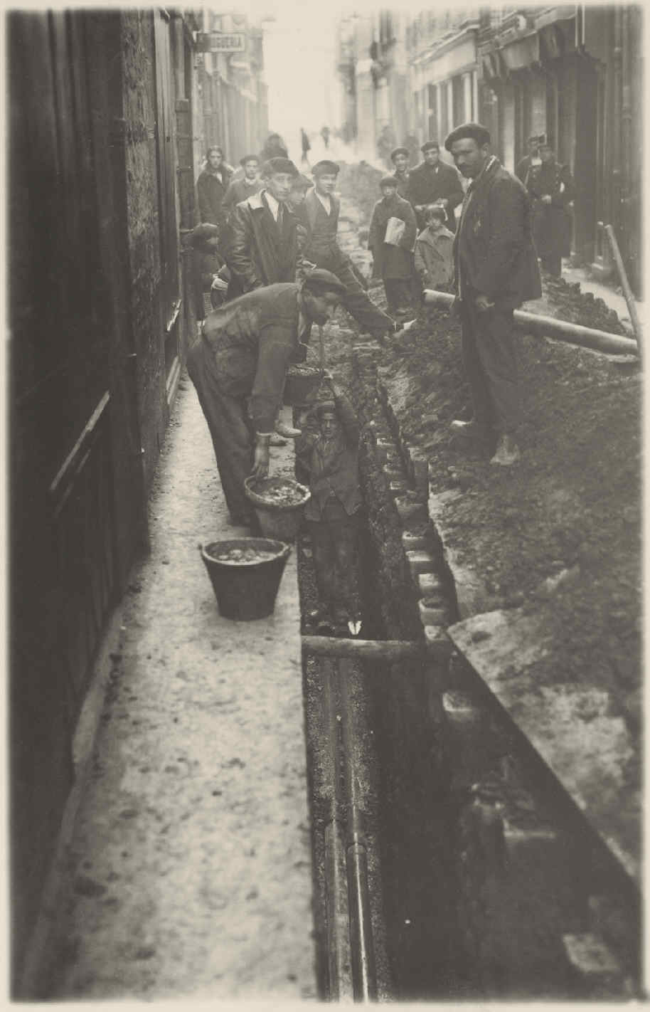 Pamplona. Underground channelling. Building the concrete block in Calle de San Miguel.