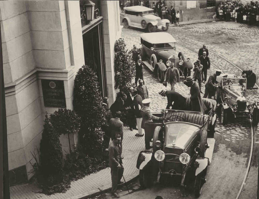 Arrival of H.M. the King at the new Santander Exchange to inaugurate the automatic telephone.