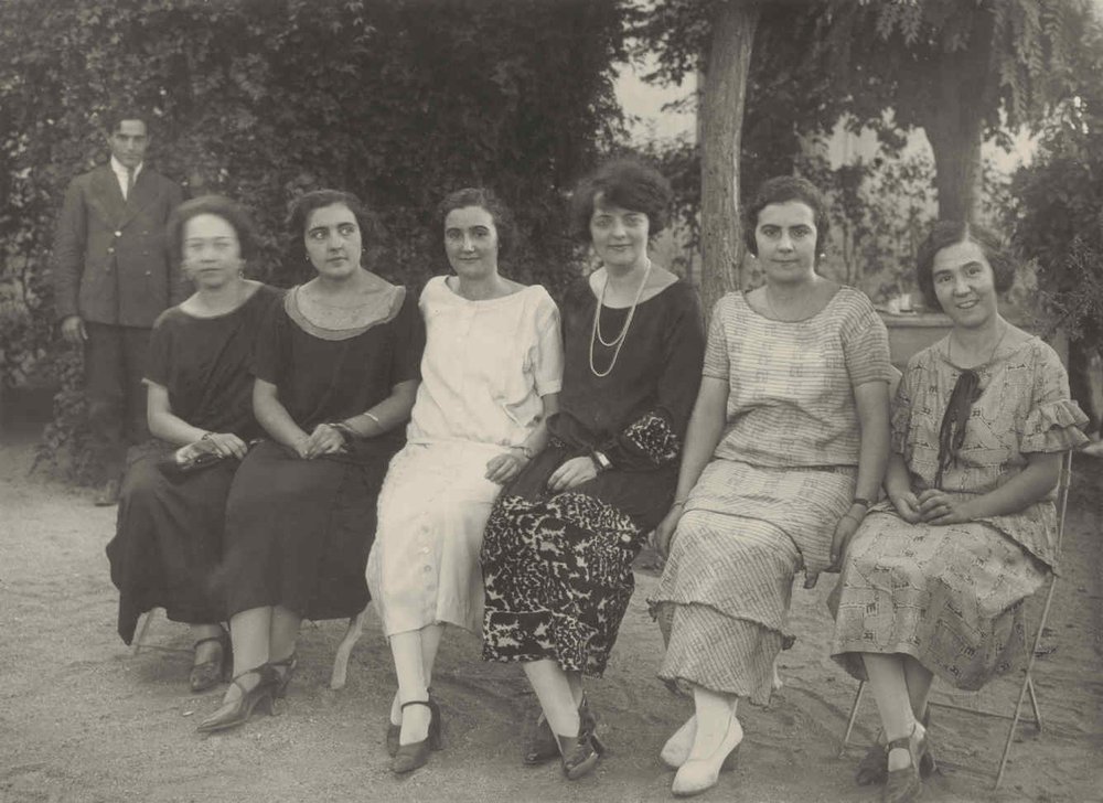 Señoritas empleadas de la Compañía festejando la concesión en San Fernando del Jarama.