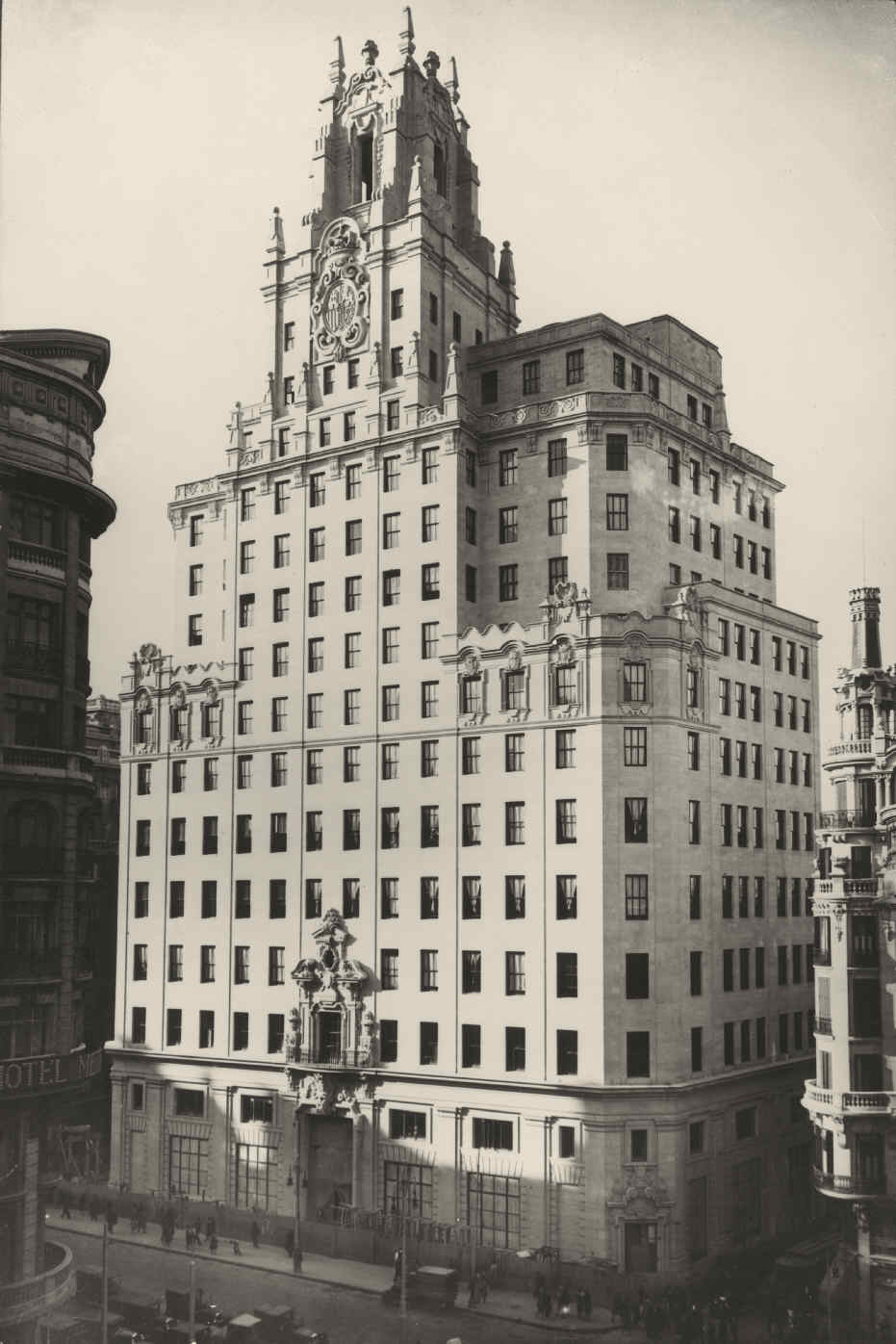 San Luis network from Montera. Gran Vía building in Madrid.