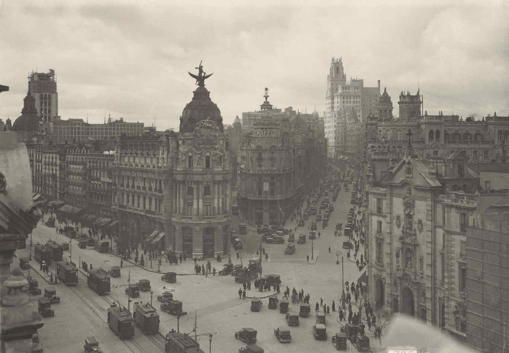 El edificio de Gran Vía visto desde la calle de Alcalá.