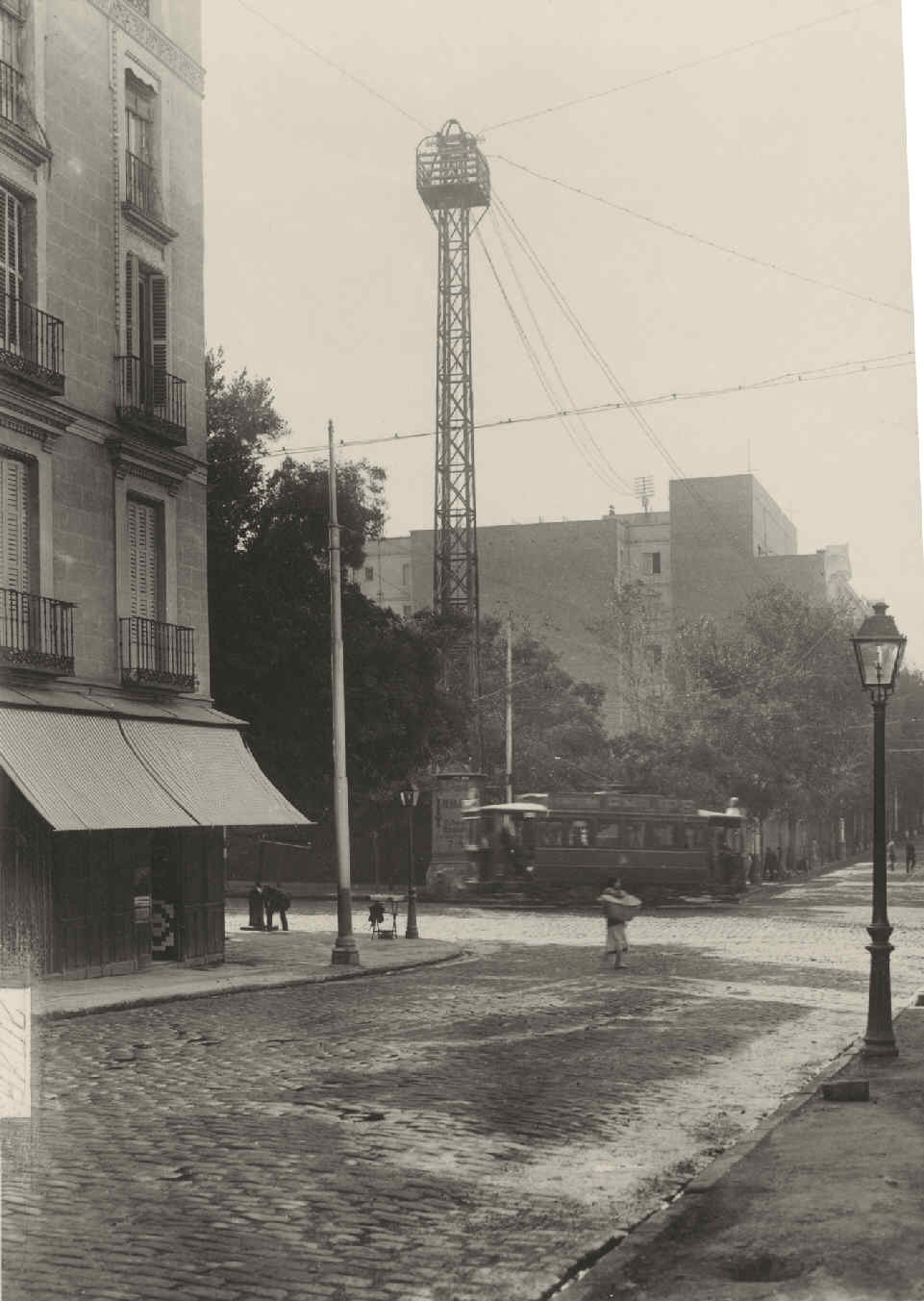 Metal column in Calle Claudio Coello.