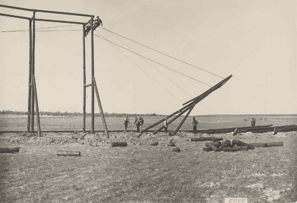 Construction of an antenna at the Griñón receiver.