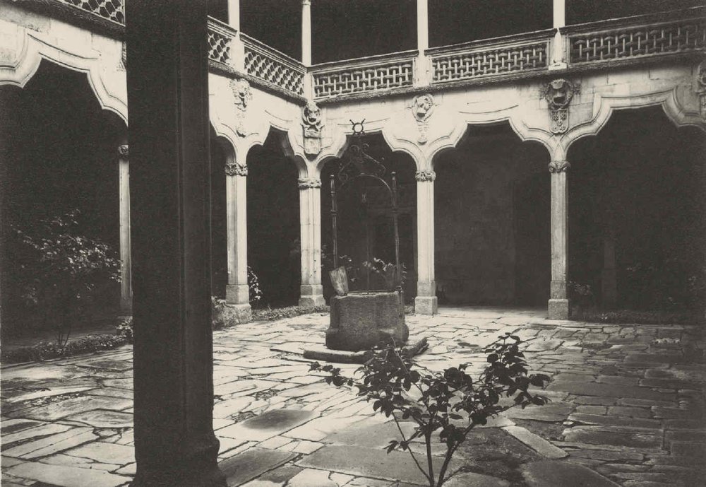 Salamanca. Patio de la Casa de las Conchas. 