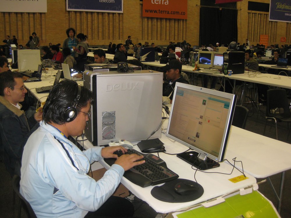 CAMPUS PARTY, THE INTERNET COMMUNITY PARTY, HAS BEEN HELD IN MANY COUNTRIES OVER THE YEARS. IN THE PICTURE THE ONE HELD IN COLOMBIA