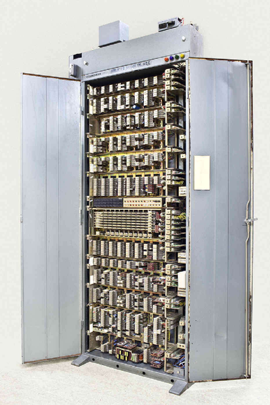 Switching equipment of the so-called Cross-Bar system. In 1969 the first rural PC-32 switchgear began to be installed.