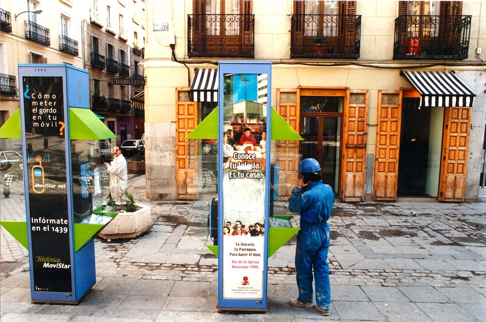 OPERATOR CALLING FROM A TELEPHONE BOOTH IN PLAZA DE CHUECA