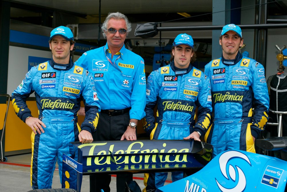 VALUES SUCH AS THE SPIRIT OF ACHIEVEMENT AND COMMITMENT ARE REFLECTED IN TELEFÓNICA'S SPONSORSHIPS SUCH AS THAT OF FERNANDO ALONSO, FORMULA ONE CHAMPION IN 2000.