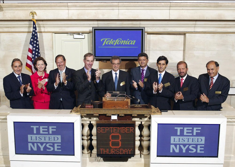 TELEFÓNICA AT THE OPENING OF THE NEW YORK STOCK EXCHANGE TO CELEBRATE ITS INCLUSION IN THE DOW JONES GLOBAL TITANS 50, THE 50 LARGEST COMPANIES IN THE WORLD.