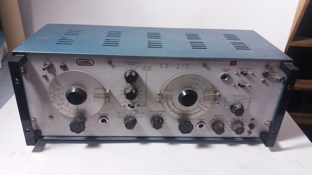 A scanning radio frequency generator. The unit of measurement used is cycles, not Hertz. This type of radio frequency generator sweeps between a start frequency and an end frequency that have been previously selected by the user and that have been previously...
