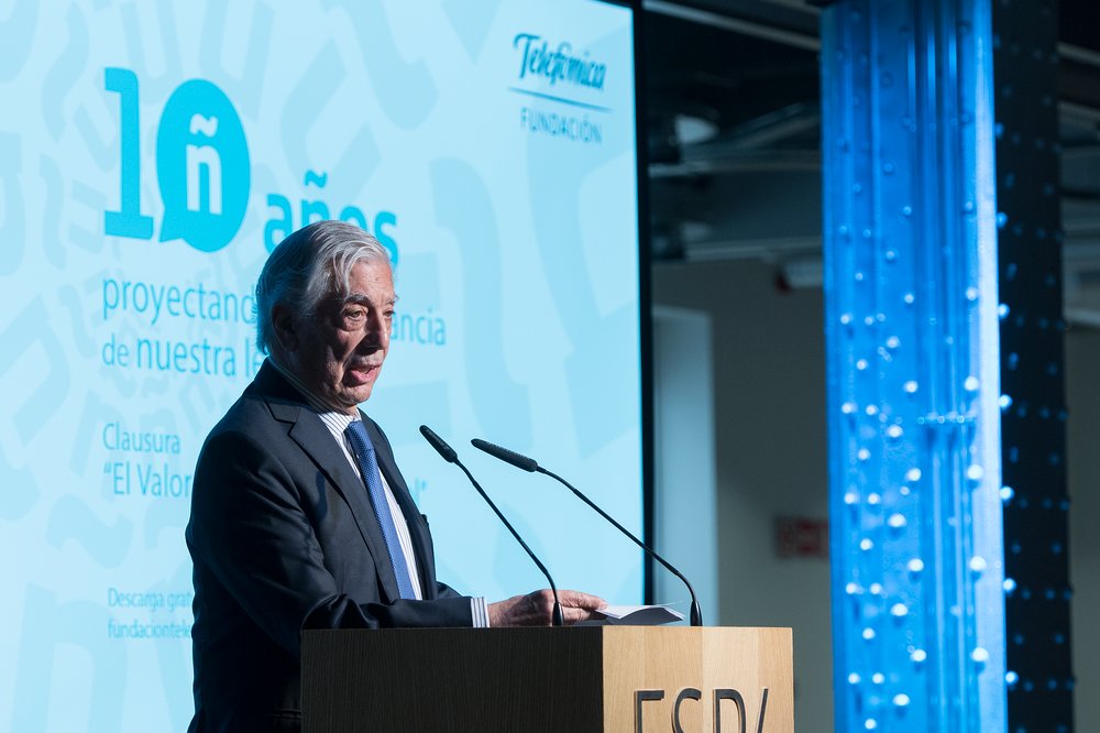MARIO VARGAS LLOSA, WINNER OF THE NOBEL PRIZE FOR LITERATURE, IN THE FUNDACIÓN TELEFÓNICA SPACE DURING THE PRESENTATION OF THE REPORT "THE ECONOMIC VALUE OF SPANISH".