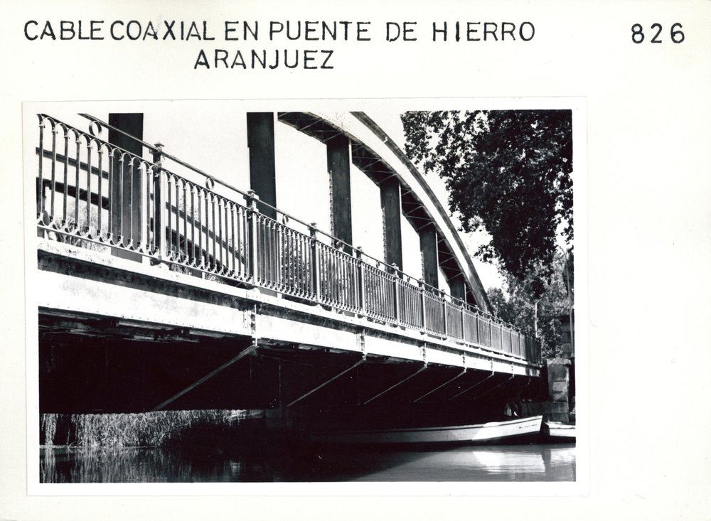COAXIAL CABLE : COAXIAL CABLE IN PUENTE DE HIERRO IN ARANJUEZ, MADRID