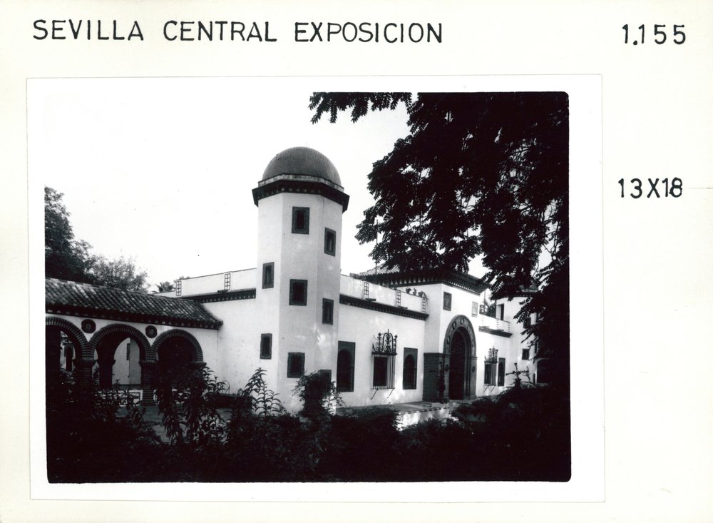 BUILDINGS : CENTRAL BUILDING IN SEVILLA DURING THE IBEROAMERICAN EXPOSITION