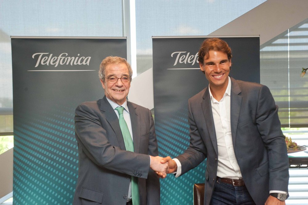 CÉSAR ALIERTA AND RAFA NADAL SIGN THE AGREEMENT BY WHICH THE TENNIS PLAYER BECOMES AN AMBASSADOR FOR TELEFONICA