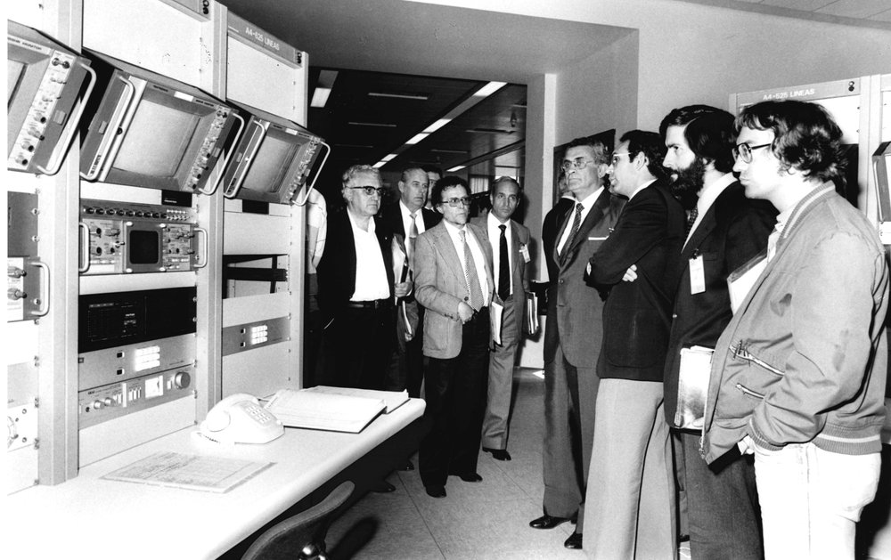 LAS ADAPTACIONES DE ANTENAS DE BUITRAGO Y AGÜIMES PARA OPERAR CON LOS SATÉLITES INTELSAT V PERMITEN TRANSMITIR 12.000 CONVERSACIONES SIMULTÁNEAS CADA UNO, MÁS DOS CANALES DE TELEVISIÓN EN COLOR