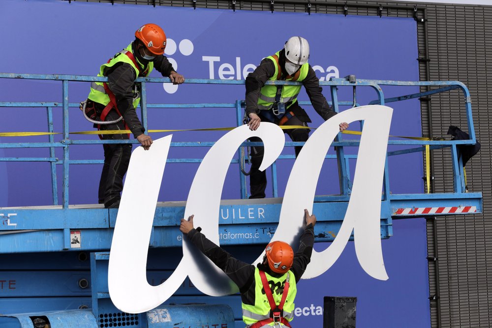 DISMANTLING OF THE OLD LOGO IN THE TELEPHONE DISTRICT