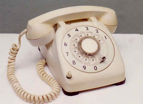 Central battery-operated automatic telephone set.