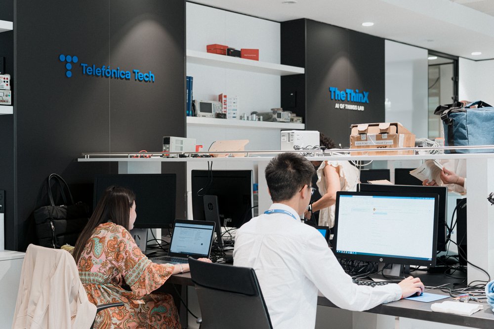 THETHINX LAB, THE TELEFÓNICA TECH LAB, WHERE COMPANIES CAN TEST ANY INTERNET OF THINGS PROJECT WITH INTEGRATED ARTIFICIAL INTELLIGENCE AND BLOCKCHAIN SOLUTIONS.