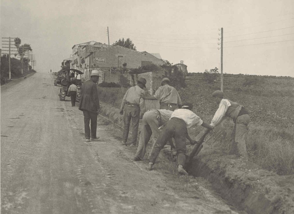 Barcelona-Valls interurban cable. Opening of trenches in the ground with ploughs with tractors 30-40 and 20-30.