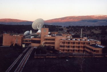 PHOTOGRAPHIC REPORT : SATELLITE COMMUNICATIONS CENTRE AND COMMUNICATION ANTENNAS OF THE BUITRAGO TELEPHONE EXCHANGE