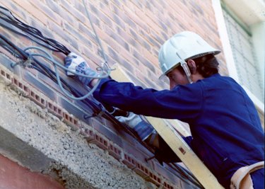 HEALTH AND SAFETY AT WORK : STAIRWAYS AND FACADES