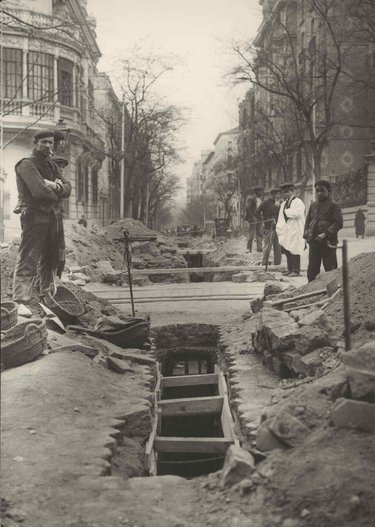 Madrid. Canalisation in Hermosilla.