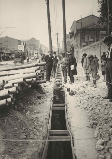 Underground telephone conduit. Open trench in Bravo Murillo street.