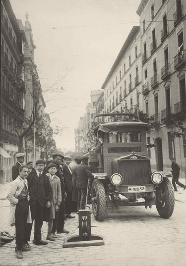 Madrid. Underground cable laying.