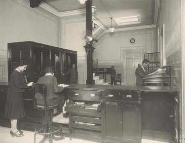 Jérez. Telephone booths and public room in the automatic switchboard.