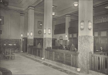 Zaragoza. Public room of the telephone exchange.