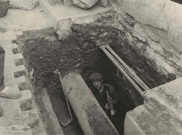 Barcelona. Underground channelling. Calle de San Pablo. Between the façades and the sewer there is barely enough space for a worker to work.