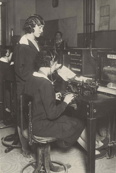 Central de Alcalá. El telefonema se entrega en la posición de línea correspondiente.