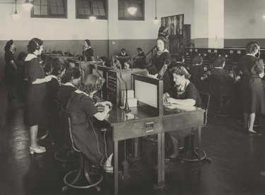 Gran Vía. Telephoneme room of the new interurban exchange with 40 positions.