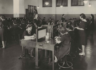 Gran Vía. Telephoneme room of the new interurban exchange with 40 positions.