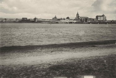 Talavera de la Reina seen from the left bank of the Tagus.