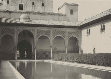 Courtyard of Los Arrayanes. Granada.