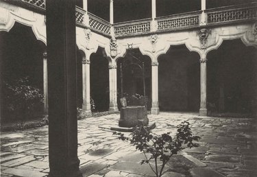 Salamanca. Courtyard of the Casa de las Conchas.