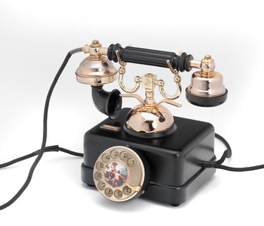 TELÉFONO ESTILO, APARATO AUTOMÁTICO DE ESTÉTICA CLÁSICA Y DECORATIVA PARA CLIENTES EN SU DOMICILIO, PERO TAMBIÉN UTILIZADO POR PROFESIONALES, INDUSTRIALES Y COMERCIALES