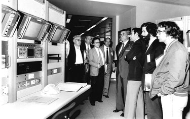 LAS ADAPTACIONES DE ANTENAS DE BUITRAGO Y AGÜIMES PARA OPERAR CON LOS SATÉLITES INTELSAT V PERMITEN TRANSMITIR 12.000 CONVERSACIONES SIMULTÁNEAS CADA UNO, MÁS DOS CANALES DE TELEVISIÓN EN COLOR