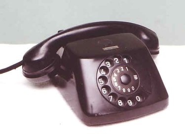 Automatic central battery telephone. Interior buzzer.