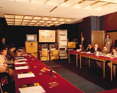 VIDEOTEX EXPERIMENTAL TESTS WITH THE WORLD CUP ORGANIZING COMMITTEE WITH CONNECTIONS TO TERMINALS IN LATIN AMERICA AND THOUSANDS OF INTERNATIONAL DATABASES