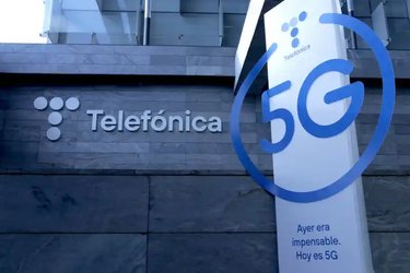 LOGOTOTIPO DE TELEFÓNICA PARA APLICACIONES CON TECNOLOGÍA 5G EN DISTRITO
