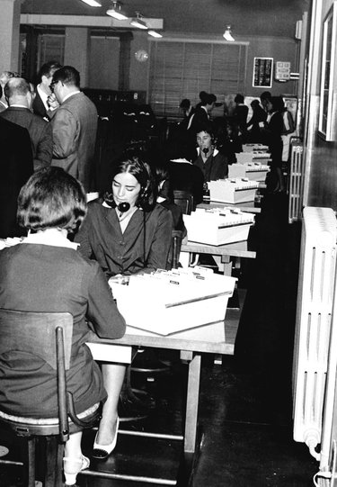 TELEPHONE OPERATORS IN THE BARCELONA OFFICES