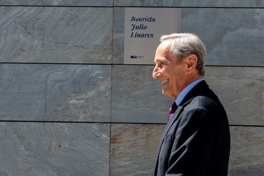 LAS CALLES Y PLAZAS DE DISTRITO RECIBEN EL NOMBRE DE PERSONAS ESENCIALES EN LA HISTORIA DE TELEFÓNICA COMO LA PLAZA DE CÉSAR ALIERTA, O LA AVENIDA DE JULIO LINARES (EN LA IMAGEN)